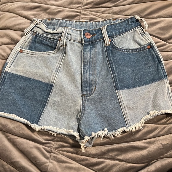 Super cute shorts brand new just didn’t fit me - Picture 2 of 4